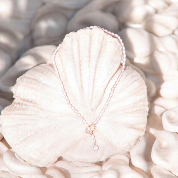 Collier ras du cou en perles d'eau douce