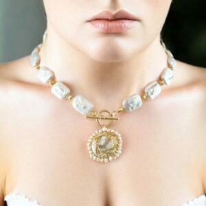 Collier à Bascule en Perles d'Eau Douce