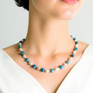 Collier en Perles d’Eau Douce et Apatite Bleue